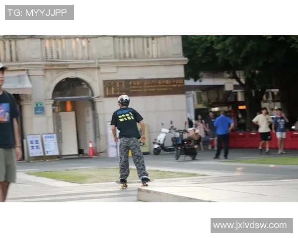 广州滑板队进攻战术解析与滑板文化的深度融合探讨