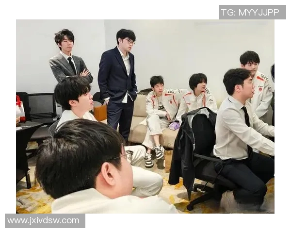 赛后分析：JDG与LNG对抗中的战术意识与团队配合探讨